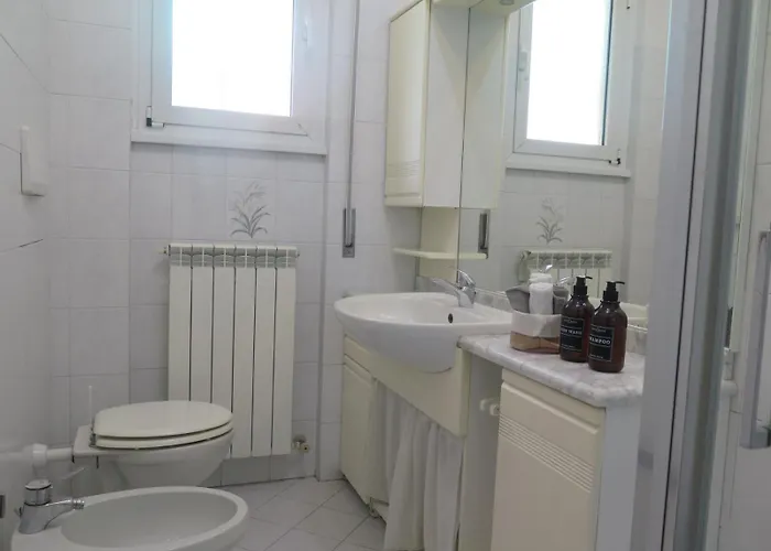 House Of Jane-2 Free Private Parkings -