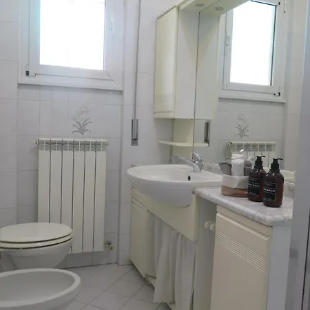 House Of Jane-2 Free Private Parkings -